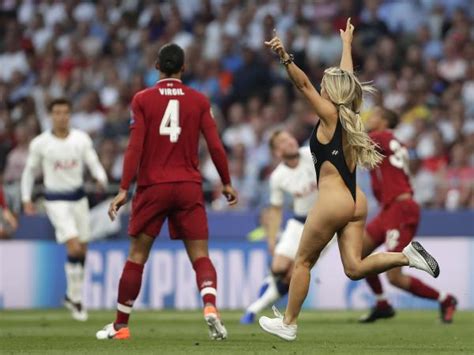 Champions league final streaker kinsey wolanski liverpool vs tottenham #kinseywolanski #kinseywolanskichampionsleague. Kinsey Wolanski Champions League pitch-invader: Everything ...