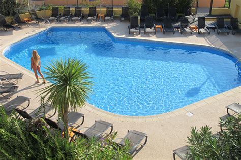 Le quartier naturiste du cap d'agde accueille des dizaines de clubs échangistes et de saunas libertins. EVE | Le Cap d'Agde - Cap d'Agde Méditerranée