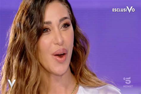 Belen rodriguez e maria teresa ruta si raccontano a silvia. Belen Rodriguez incinta? | Mamma Veronica svela la verità