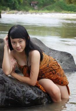 Gadis desa beraksi bikin sange goyang dangdut. UNIVERSAL: Gadis Desa Seksi