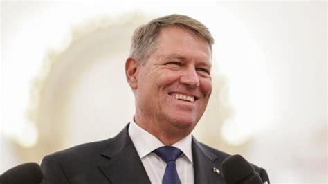 Președintele se află în județul alba la domeniul schiabil șureanu unde de bucură de zăpadă și de vremea frumoasă. Klaus Iohannis se relaxează la munte, la schi. Cum a fost ...