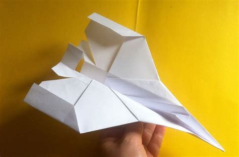 Basteln mit und für kinder: Flugzeug falten: Papierfiieger basteln