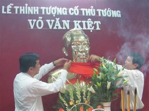 Bộ tư lệnh tiền phương cánh nam do võ văn kiệt, trần bạch đằng, trần hải phụng phụ trách các hướng phía nam, tây nam, các lực lượng biệt động và chỉ đạo quần chúng nổi dậy ở nội thành sài gòn. Trao tặng tượng đồng cố Thủ tướng Võ Văn Kiệt - Báo Người ...