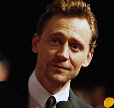 Tap to play or pause gif. Wallander tom hiddleston - pärchen sextreffen