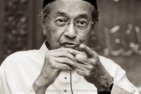 Tun mahathir dilahirkan pada 10 julai 1925 di kampung seberang perak, alor setar, kedah. 1 Malaysia: ucapan Tun Dr Mahathir yg paling bernas dan ...