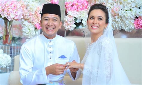 Suami kepada pelakon siti saleha, ahmad lutfi didakwa berang dengan tindakan tukang masak di sebuah restoran yang memberikan juadah apam balik kepada tetamu yang memotong barisan. Suami Siti Saleha Mahu 11 Orang Anak