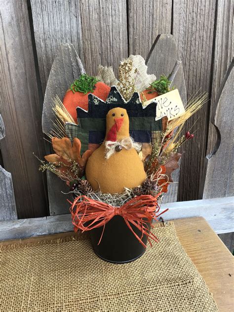 Lauren flanagan has more than 15 years of experience working in home decor and has written extensively for a variety of publications about home decor. THANKSGIVING Turkey Primitive Table Decor Rustic Shelf ...