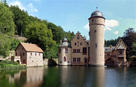 Reichsburg cochem ©dzt (francesco carovillano) from medieval banquets to the song of the nibelungs. Duitsland - Spessart | OKRA