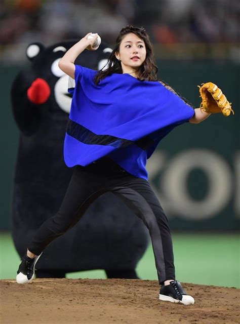 You can see a lot of pictures, upload your, track trends, and communicate! 石原さとみ、今年は〝番長投法〟で始球式 髪型はリーゼント風 ...