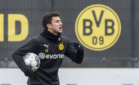 Mateu morey war in den vergangenen wochen immer wieder eine wichtige stütze des bvb. Beerbt Morey den Marokkaner? - "Hakimi hat die Qualität ...