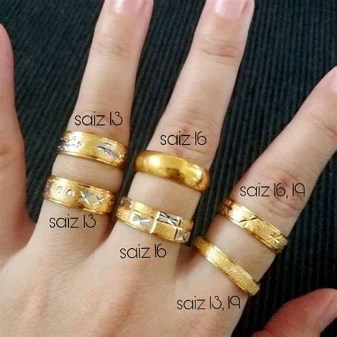 Cincin tunangan emas ini begitu mewah begitu melingkar di jari pasanganmu. Beza jenis cincin untuk bakal pengantin yang ramai ...