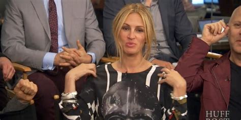 مكان لعروض الأداء وإقامة المناسبات. Julia Roberts Rocks 'Star Wars' Dress In Honor Of Her Kids