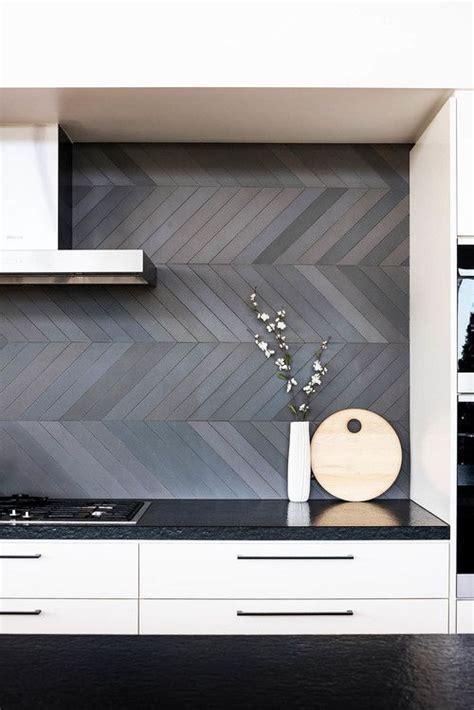 Diagonal herringbone kitchen backsplash step by step layout and installation. Splashback inspiration, grey long herringbone tiles ...