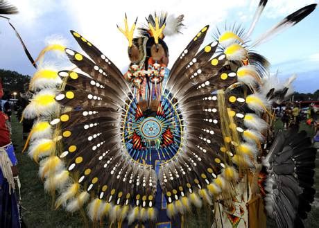 El joven disfrazado de guerrero sioux que participó en el asalto al capitolio, firme defensor de las teorías conspirativas emitió un mensaje a los venezolanos, durante los disturbios ocurridos en. Grognards: Usa: appello dei Sioux per Wounded Knee