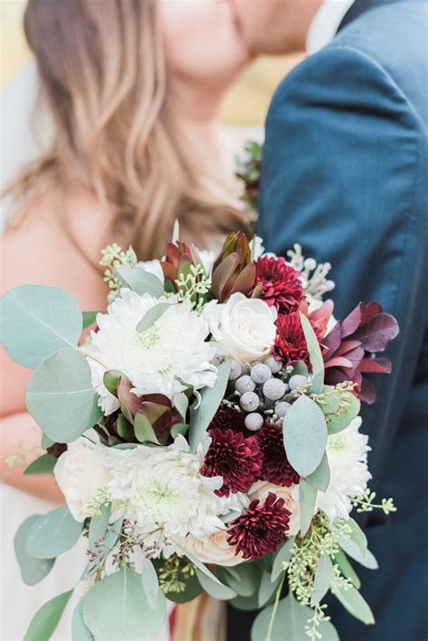 The old timers cabin is a beautiful, historic special event venue with capacity for 250 people and panoramic views. Edmonton Old Timers Cabin Wedding | Cabin wedding, Wedding ...