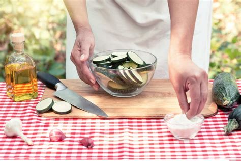 How long can i freeze zucchini for? How to Cut Up & Prepare a Zucchini | LEAFtv