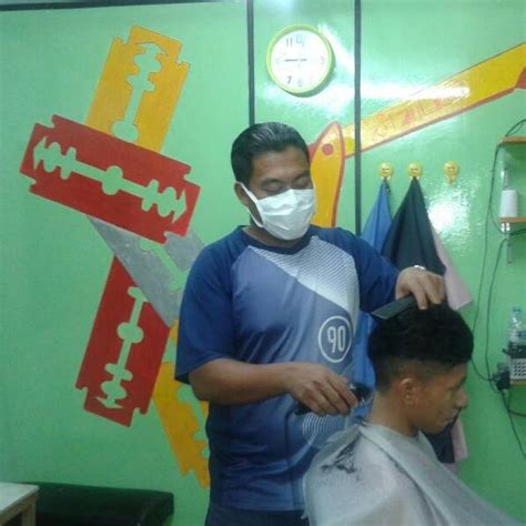 Kapten jepun ini mungkin ada kaitan dengan seorang lagi orang jepun yang pernah tinggal kat terengganu dan tubuhkan kumpulan kongsi gelap yakuza sendiri. Kedai Gunting Rambut LAN Padang Midin - Home | Facebook