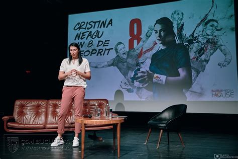 Cristina neagu, singura handbalista din istoria acestui sport recompensata de patru ori cu titlul de cea mai buna handbalista ihf a anului, este noua imagine red bull in romania. "Cristina Neagu: Un 8 de Neoprit" | Neagu și-a lansat ...