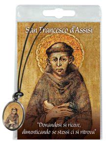Oltre all'opera spirituale, francesco, grazie al cantico delle creature, è riconosciuto come uno degli iniziatori della tradizione. Medaglia San Francesco con laccio e preghiera in italiano, in resina, Ciondoli e crocette ...