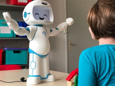 Terutama apabila menjemputnya ke acara keluarga. Robot Ini Membantu Kanak-Kanak Yang Mempunyai Autisme ...