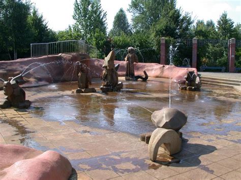 Der britzer garten lockt auch kleine gäste (und ihre eltern) mit zahlreichen attraktionen. Wasserspielplatz Marzahn-West: Sprühplansche ...