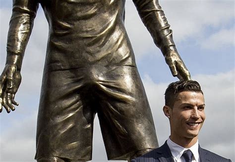 Cr7 cristiano ronaldo motivation inspiration news updates wallpapers success quotes football cristiano ronaldo photos photos: Ronaldo Has A New Statue. And Something Is In Its Pocket ...