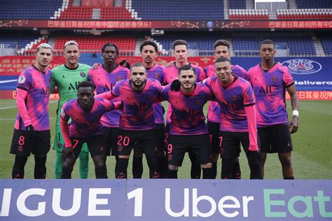 Psg took the lead when ander herrera lifted the ball in behind the home defence, mbappé controlled with his chest and then finished in style. Line-ups: Paris v Nice | Paris Saint-Germain