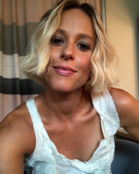 C'è federica nella trasformazione da ragazza a donna (dai problemi di alimentazione alla gestione del ciclo in gara) un faccia a faccia di 26' per comprendere. Federica Pellegrini Instagram, vestitino di piume e gambe ...