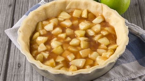 Add apples to boiling water and blanch for one minute. Apple Pie Filling Recipe - Genius Kitchen | Apple pie ...