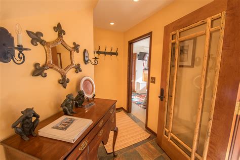 The tiny mountain cabin for a couple (from usd 129) the cozy cabin might be small, but it is specious from the inside and contains all modern amenities. Crested Butte, CO - Ratherby Vacation Rentals