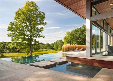 As more pools were built, so too were structures that could house equipment and pool amenities, as well as guest rooms or living quarters. 10 popular holiday homes from Dezeen's Pinterest boards ...