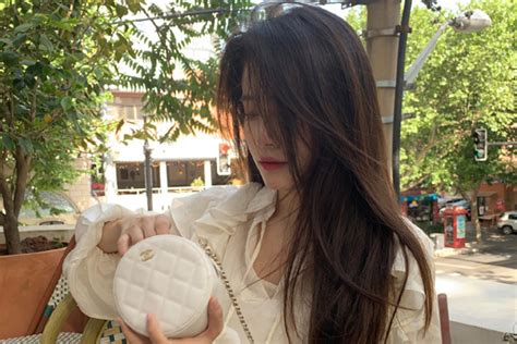 Look at that girl's way of dressing, have i become crazy? 喜欢你我也是2韩萌职业是什么 最美的服装模特儿竟然也来相亲了 - 秀目网