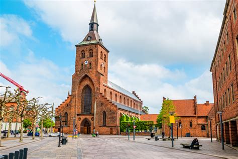 Dänemark bietet eine unmenge an sehenswürdigkeiten, so dass man oft gar nicht weiss, wo man spannend, besonders natürlich für den familienurlaub mit kindern, ist das viertel rund um hans. Dänemark Sehenswürdigkeiten - Top Attraktionen im ...