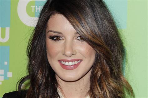 In addition, she makes $55,500 as independent director at toll. Actress Shenae Grimes Wiki, Bio, Age, Height, Affairs ...