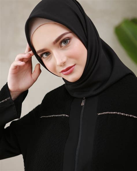 Model jilbab twitter adalah bagaimana cara seseorang menggunakan dan bergaya ala hijabers cantik masa kini. Jilbab Cantik Hot Di Twitter / Twitter Kebaya Hot Kebaya ...