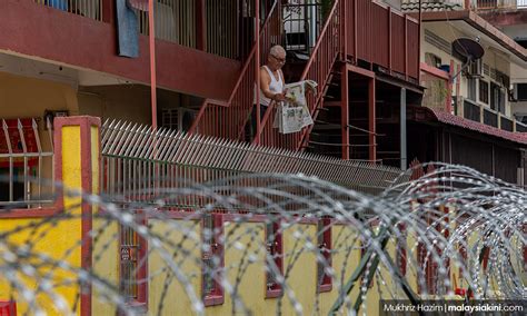 .dalam tempoh perintah kawalan pergerakan (pkp) dan perintah kawalan pergerakan diperketatkan (pkpd) bagi negeri perak darul ridzuan 1442h / 2021m. Penduduk kawasan PKPD Selayang Baru tak dibenar hulur ...