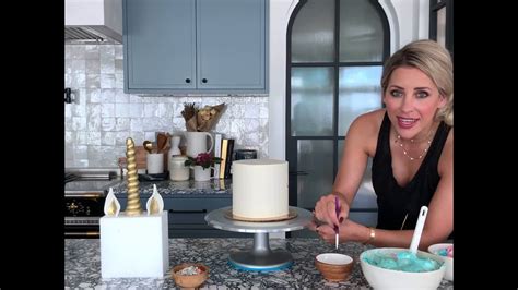Step:3 draw horn nd ears of unicorn cake. Jenna Rae Cakes Tutorial- How to make a Unicorn Cake! 🦄💓 ...