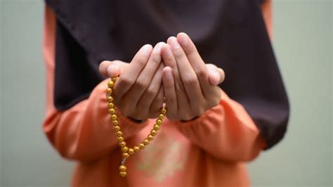 Ada banyak sekali manfaat dan keutaman dari doa ini. Doa Agar Cepat Diberikan Jodoh yang Baik Dalam Islam ...