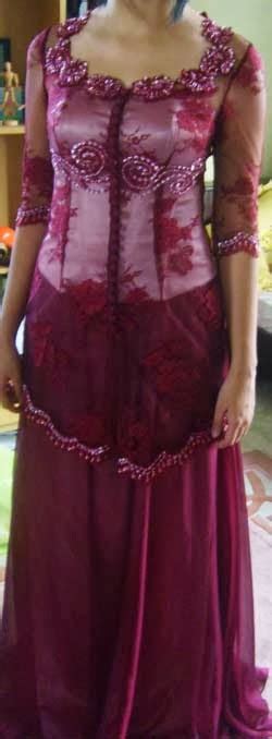 Semoga semua foto yang kita berikan bermanfaat buat kamu semua. (Gaun) Model baju pesta kain sifon modern