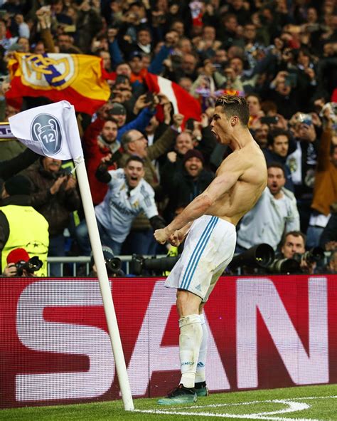 Ronaldo sporting'deki gibi 28 numaralı formayı giymek i̇stediğini söyledi ancak ferguson: Giulia-Lena Fortuna: Cristiano Ronaldo - 9 sexy Bilder