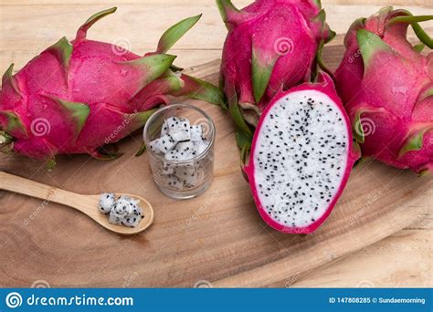 How to eat dragon fruit raw. How To Eat Dragon Fruit Raw / Dragon Fruit May be Unique Looking, But It Is Tasty and ... : But ...