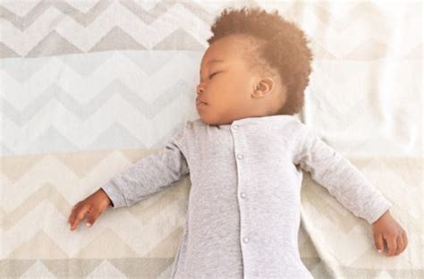 You may prefer to wash their face, neck, hands and bottom carefully instead. Dos and Don'ts for baby bedtime | health enews