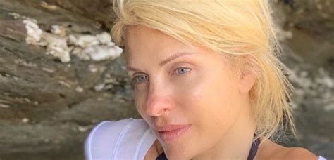 Δείτε την ελένη μενεγάκη άβαφη στο πλευρό του ματέο παντζόπουλου με κότσο την το σαββατοκύριακο η ελένη μενεγάκη μαζί με τον ματέο παντζόπουλο βρέθηκαν στην άνδρο και. Είδαμε την Ελένη Μενεγάκη εντελώς άβαφη στη παραλία ...