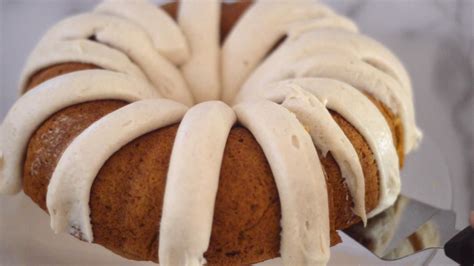 Place the butter and sugar in a large mixing bowl. Pumpkin Spice Bundt Cake from Mix in 2020 | Pumpkin bundt ...