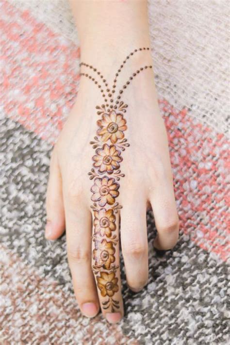 Here is a list of 51 simple mehndi design for kids curated by us to help you decide on the best design for your kid. Mahndi Ka Disain - Indian Mehndi Designs For Back Hands ...