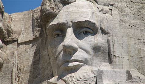 Mount rushmore in south dakota's black hills national forest, features four gigantic sculptures depicting the faces of u.s. Connaissez-vous la chambre cachée au Mont Rushmore ...