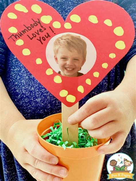 Pinecone rose mother's day card (click here for instructions on rhythms of play) — a beautiful card made with found natural materials, because what mom doesn't. Mother's Day Thumbprint Keepsake Kids Can Make - Pre-K ...