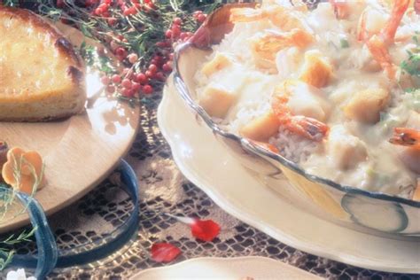 Lump crab meat, lobster meat, hard boiled eggs, mayonnaise, salt and cracked black pepper to taste, parsley, onion, evaporated milk. Est Seafood Casserole : Top 30 Low Carb Seafood Casserole ...