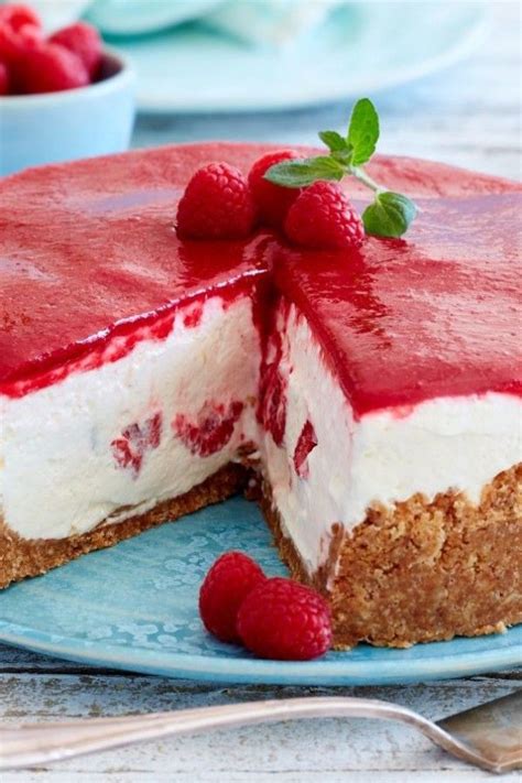 Rezepte von armin roßmeier, jeanette marquis, cynthia barcomi u.a. Ganz ohne Backen: Himbeer-Schmand-Torte | Rezept in 2021 ...
