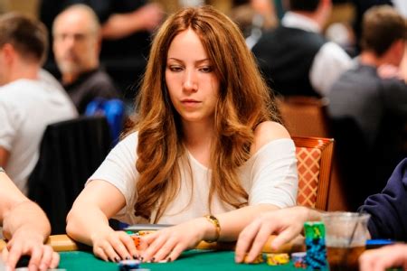 Plastic plezier met blonde rondborstige. A Female Perspective of Poker: Melanie Weisner